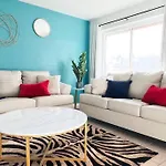Colorful Relaxation Luxe Family Stay - Extended Stay
